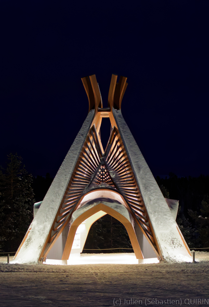 Entrée du parc national Urho Kaleva Kekkonen de nuit