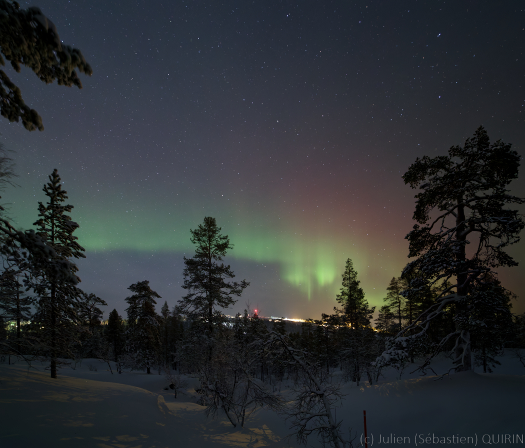 Aurore boréale en Finlande dans le parc Urho Kaleva Kekkonen